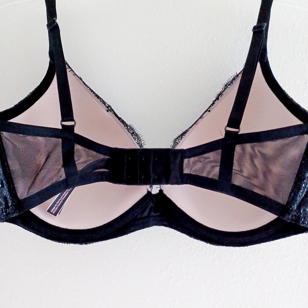 Victoria's Secret Very Sexy Lightly Lined Plunge Bra, size 32DDD - Picture 8 of 16